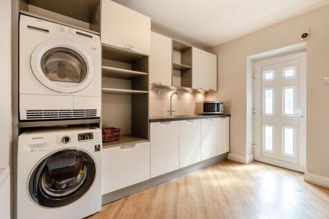 8660437-interior18.jpg