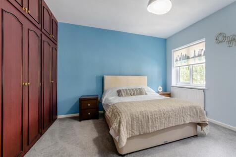 8660437-interior45.jpg