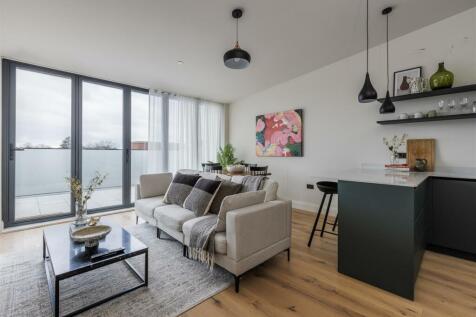 Regency Court, E18