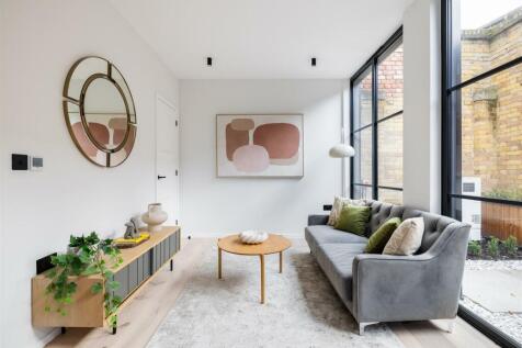 Coach Yard E10