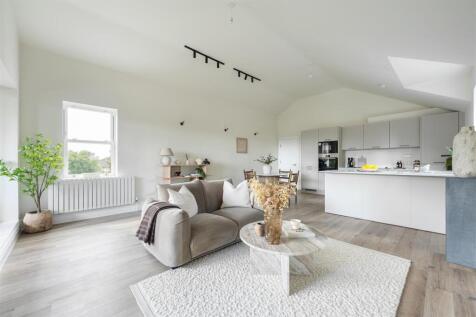 Living-Area-1.jpg