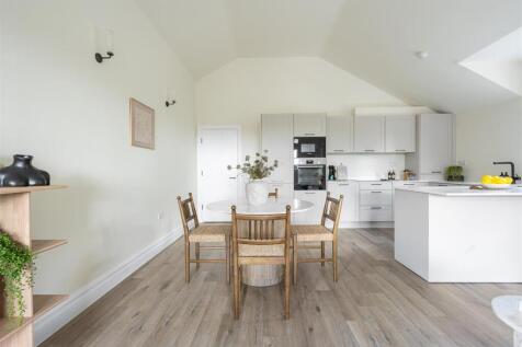 Living-Area-4.jpg