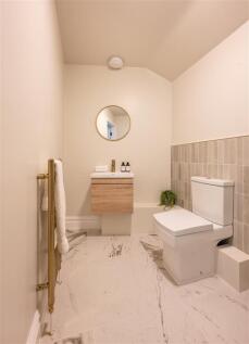 First-Bedroom-Ensuite-2.jpg