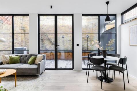 Coach Yard E10
