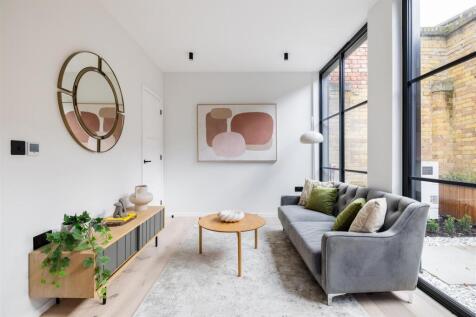 Coach Yard E10
