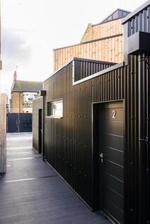 Coach Yard E10
