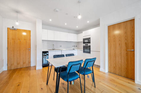 1376589-8-690c99b...