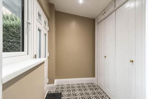 Entrance / Utility