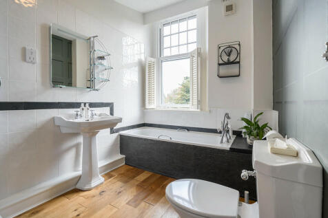 En-suite Bathroon