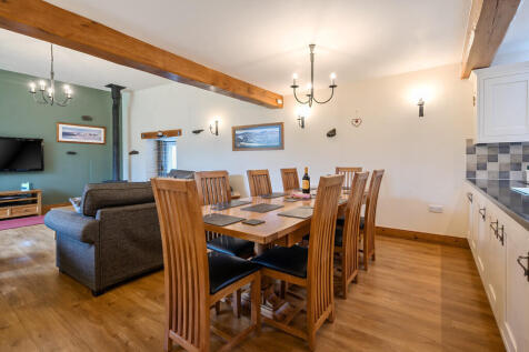 The Barn Living R...