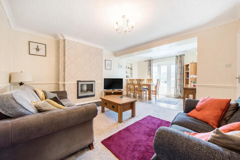 Living / Dining R...