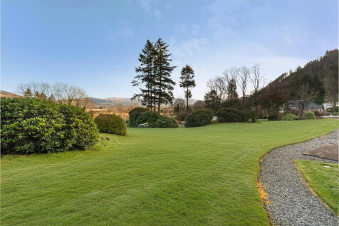Communial Grounds