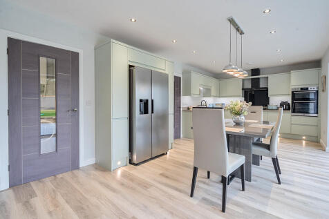 Open Plan Sitting...