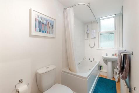 Family Bathroom (D)