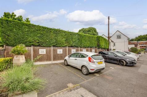 Red Lion House, 600 London Rd, HP11 1EX-14.jpg