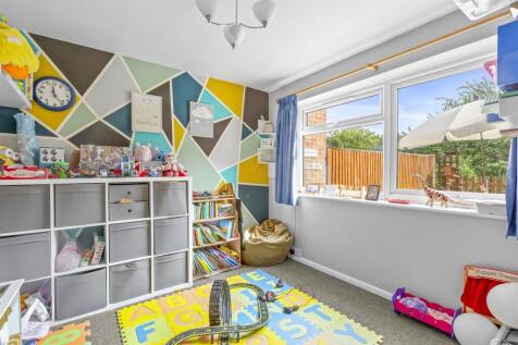 28 Mill End Road, HP12 4AX-14.jpg