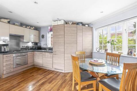 Kitchen/Dining Area
