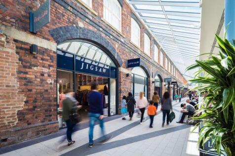 Outlet village 