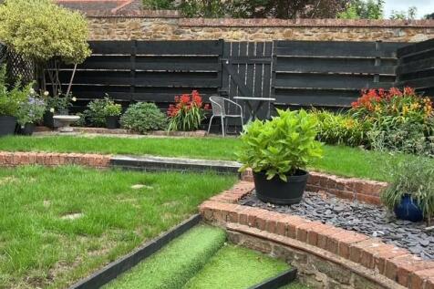 Swallow Barn- NEW GARDEN.jpg