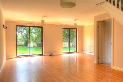 Living Room/Dining Area