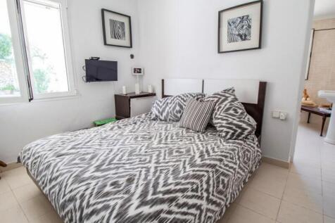 Bedroom Villa in Trebaluger