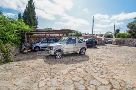 Parking Villa in Trebaluger