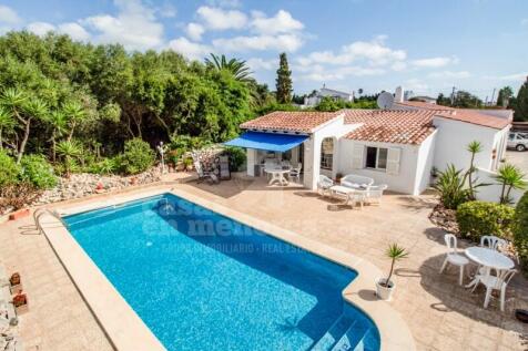 Villa with pool in Trebaluger
