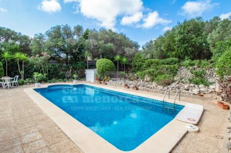 Villa with pool in Trebaluger