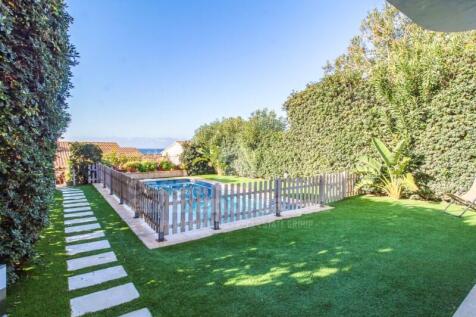 Villa with sea views in Son Bou