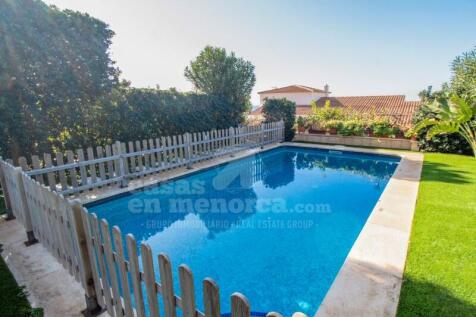 Villa with sea views in Son Bou