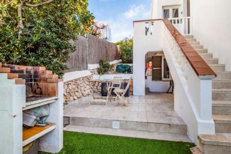 Villa with sea views in Son Bou