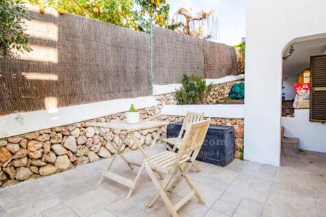 Villa with sea views in Son Bou