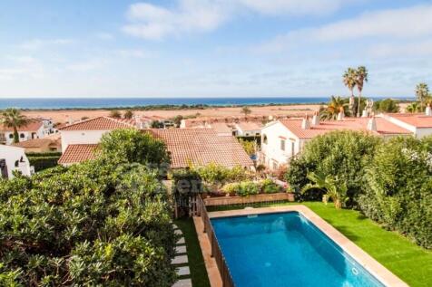 Villa with sea views Son Bou