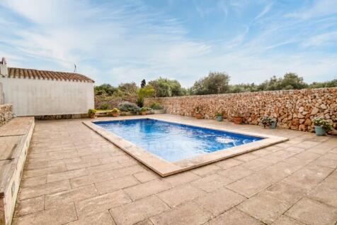 Country house with pool in Llucmasanes