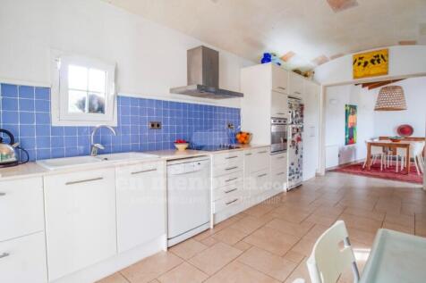 Country house with pool in Llucmasanes