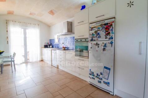 Country house with pool in Llucmasanes