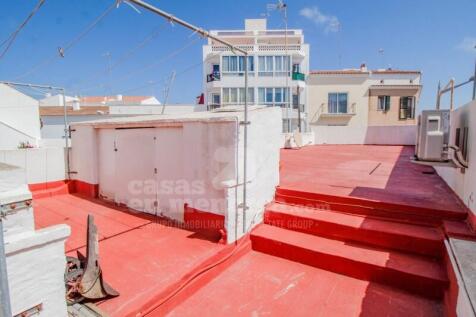 House with patio in Es Castell