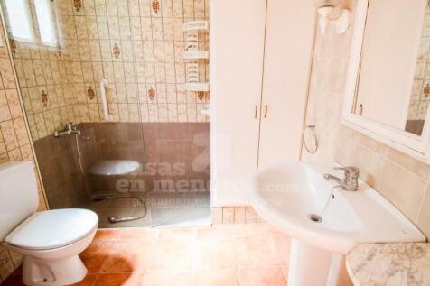 House with patio in Es Castell - Bathroom