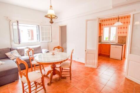 House with patio in Es Castell