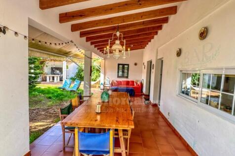 Menorcan house with large garden