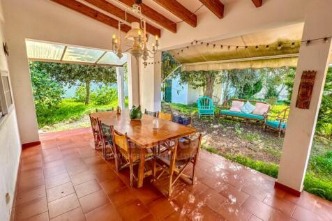 Menorcan house with large garden