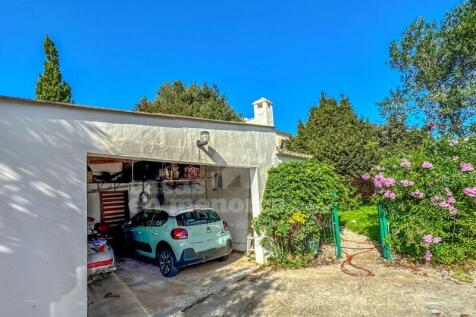 Menorcan house with large garden
