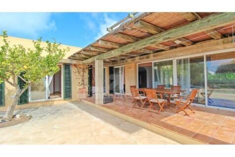 Licensed villa in Binisafua