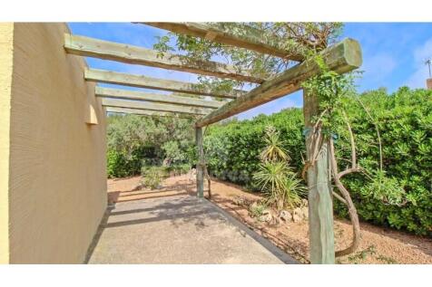 Licensed villa in Binisafua