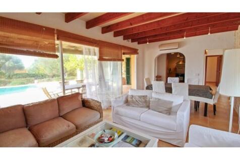Licensed villa in Binisafua