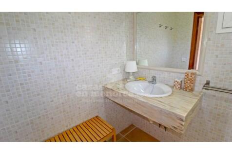 Licensed villa in Binisafua
