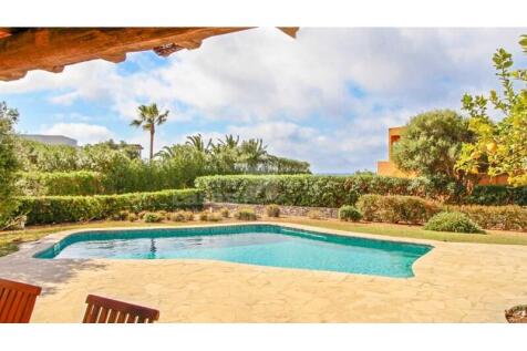 Licensed villa in Binisafua