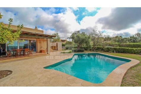 Licensed villa in Binisafua