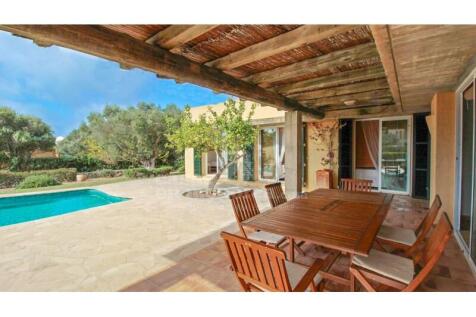 Licensed villa in Binisafua