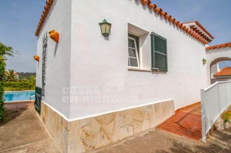 Villa with pool in Addaia